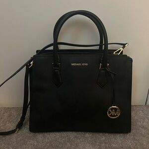 Michael Kors Hope Large Saffiano purse